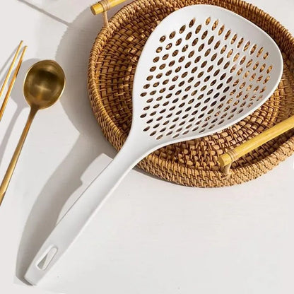 Long Handle Colander Spoon, 1 Count Solid Color Slotted Spoon With Hanging Hole, Kitchen Cooking Tool, Summer for Gift Utensils