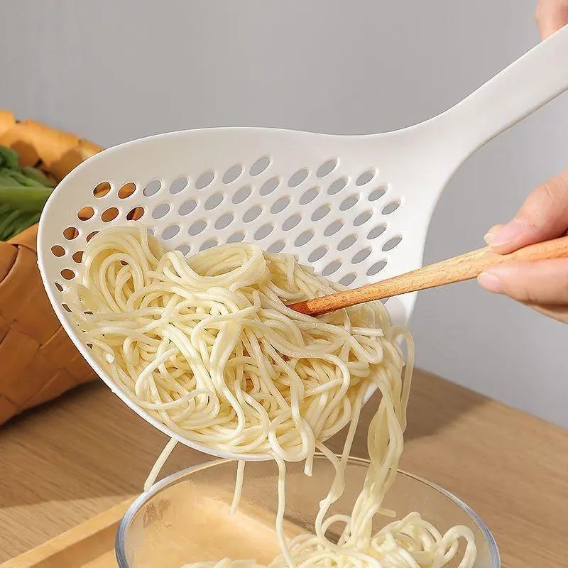 Long Handle Colander Spoon, 1 Count Solid Color Slotted Spoon With Hanging Hole, Kitchen Cooking Tool, Summer for Gift Utensils